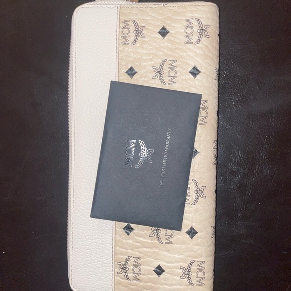 Women’s MCM wallet (NEW) - Picture 5 of 6